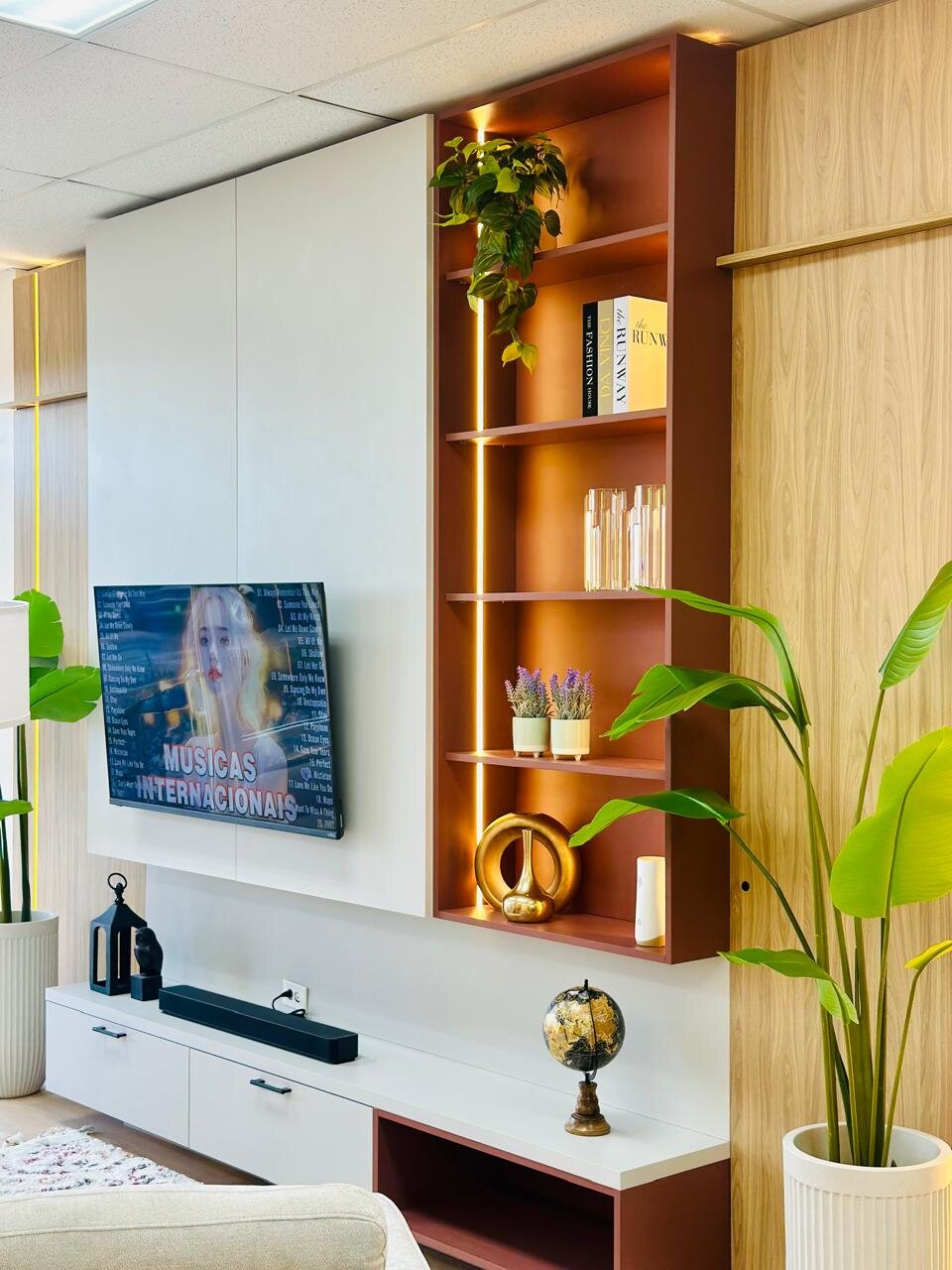Custom living-room built-in in wood, white and rusty red